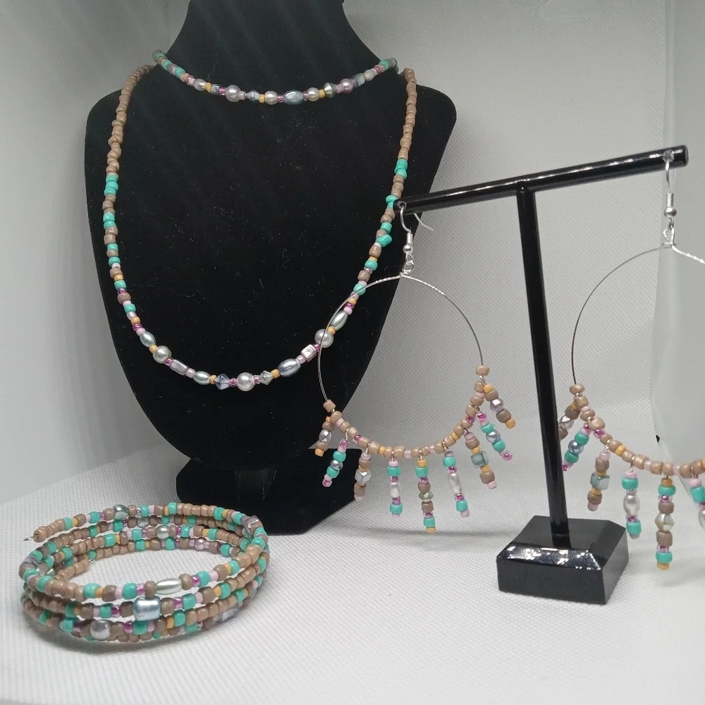 Hand Crafted Turquoise and Tan Beaded Necklace Set - Picture 3 of 16
